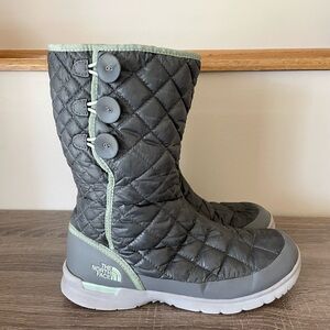 North Face Thermoball Button Up Winter Snow Boots - Women’s 9